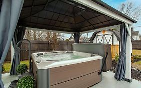 Blue Valley Inn - Hot Tub & Spacious Play Area!