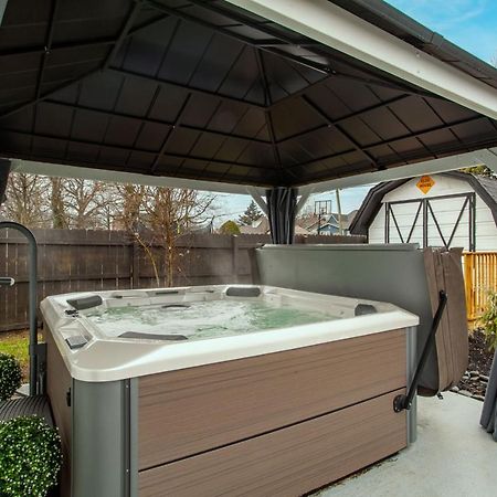 Blue Valley Inn - Hot Tub & Spacious Play Area! Knoxville Exterior foto