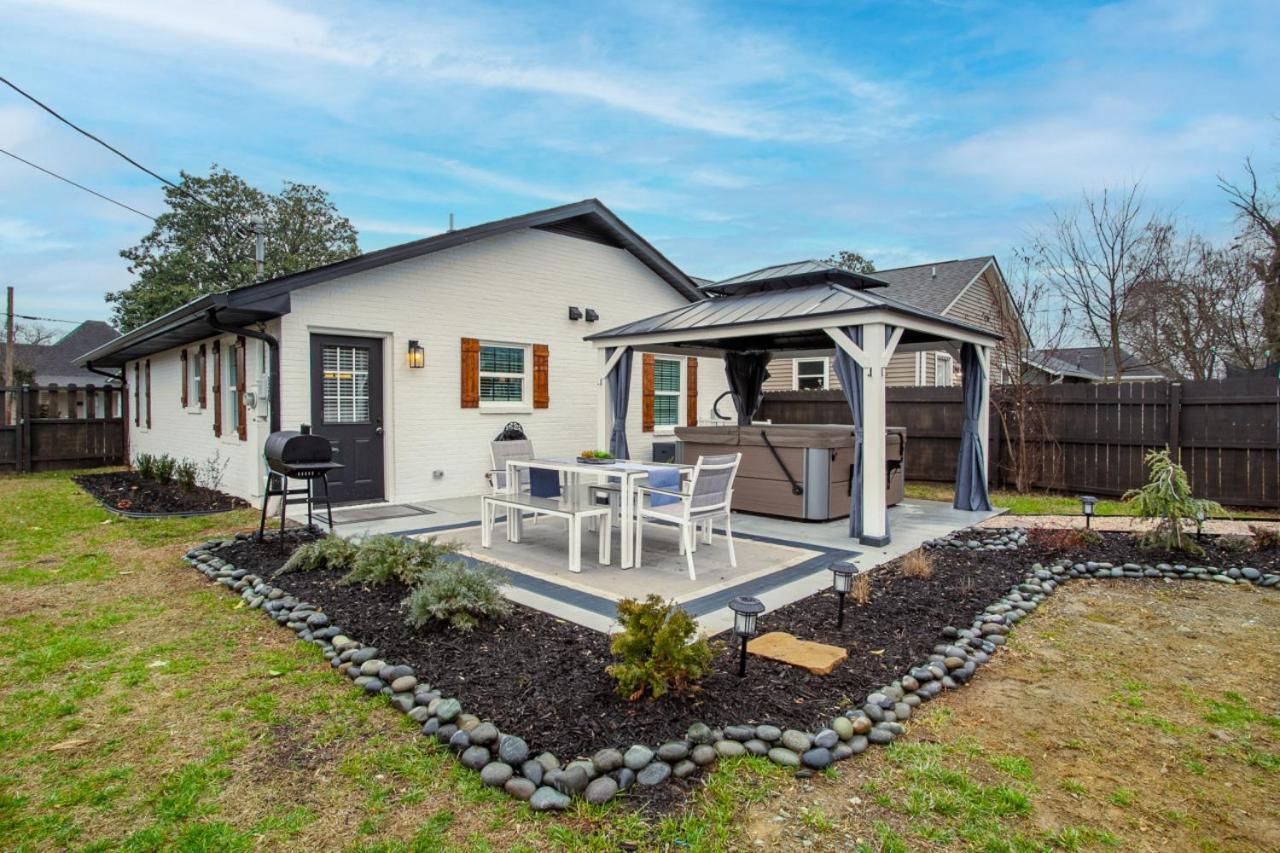 Blue Valley Inn - Hot Tub & Spacious Play Area! Knoxville Exterior foto