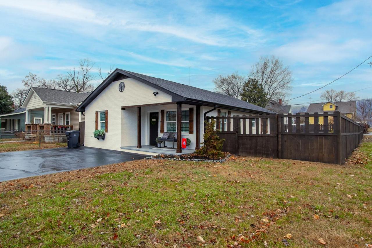 Blue Valley Inn - Hot Tub & Spacious Play Area! Knoxville Exterior foto