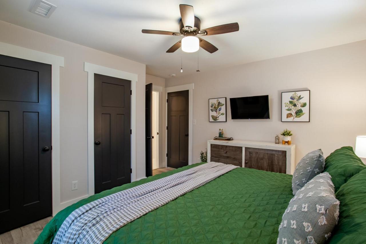 Blue Valley Inn - Hot Tub & Spacious Play Area! Knoxville Exterior foto