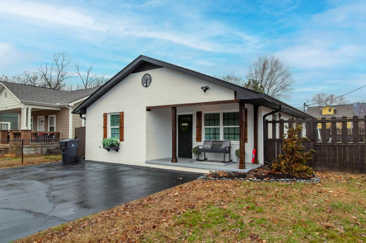 Blue Valley Inn - Hot Tub & Spacious Play Area! Knoxville Exterior foto